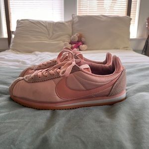Womens Old School Nikes